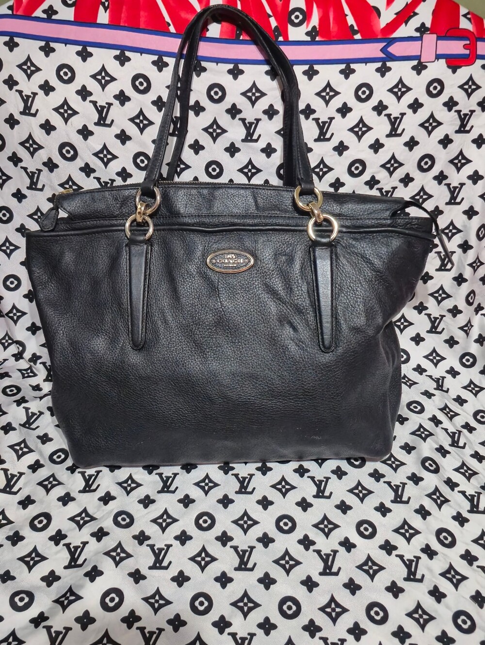 Y2K Coach Black Leather Shoulder Tote with Gold Hardware - Picture 2 of 11